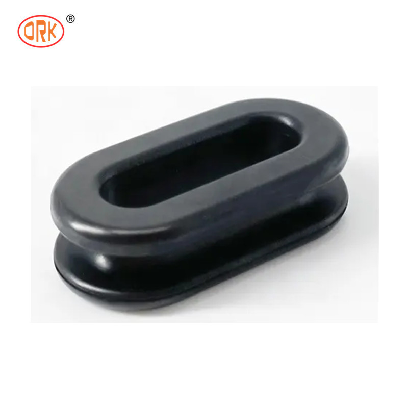 Resistenza al calore su misura Scaffalature in gomma di silicone nero con buco di rivestimento