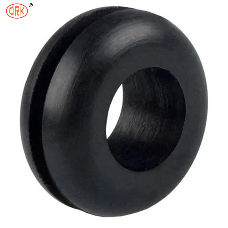 Resistenza al calore su misura Scaffalature in gomma di silicone nero con buco di rivestimento
